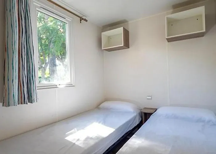Κάμπινγκ Homair Mobil-homes Les Avignon