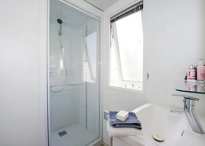 Homair Mobil-homes Les Avignon Κάμπινγκ *